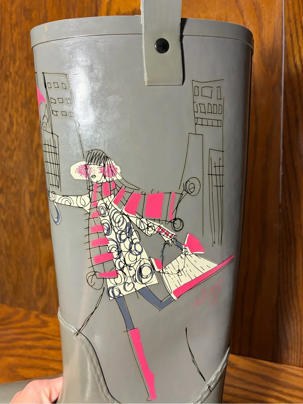 DKNY RAIN Graphic Gray Rubber Rain Boots Waterproof Pink Accent Women’s 8